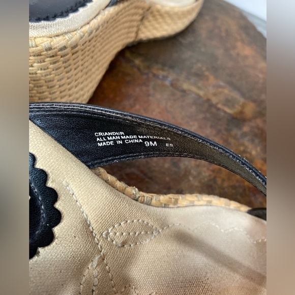 Easy Spirit~Mudd~Black/Light Gray/Tan Thong Wicker-Look Wedge Sandals~Size 9M - Picture 14 of 14